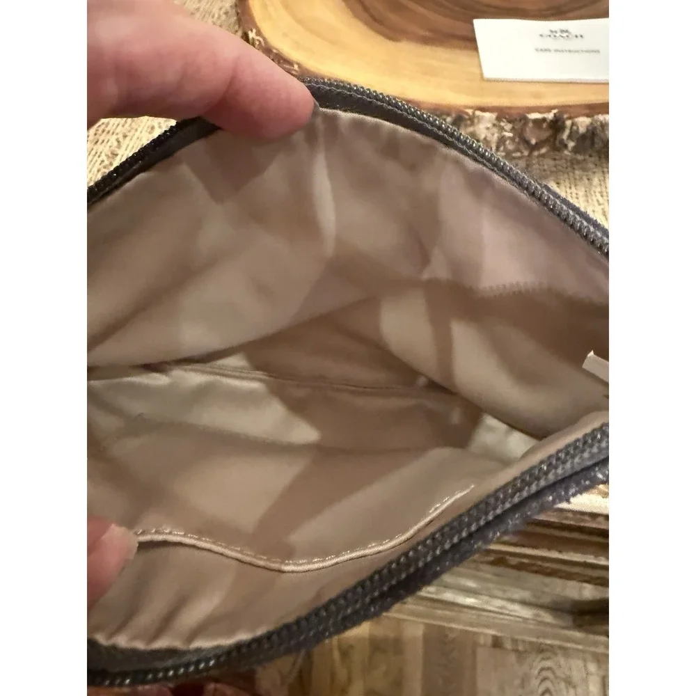 New COACH PARK Suede Leather Turn Lock Wristlet Gunmetal Metallic Gray Very Rare